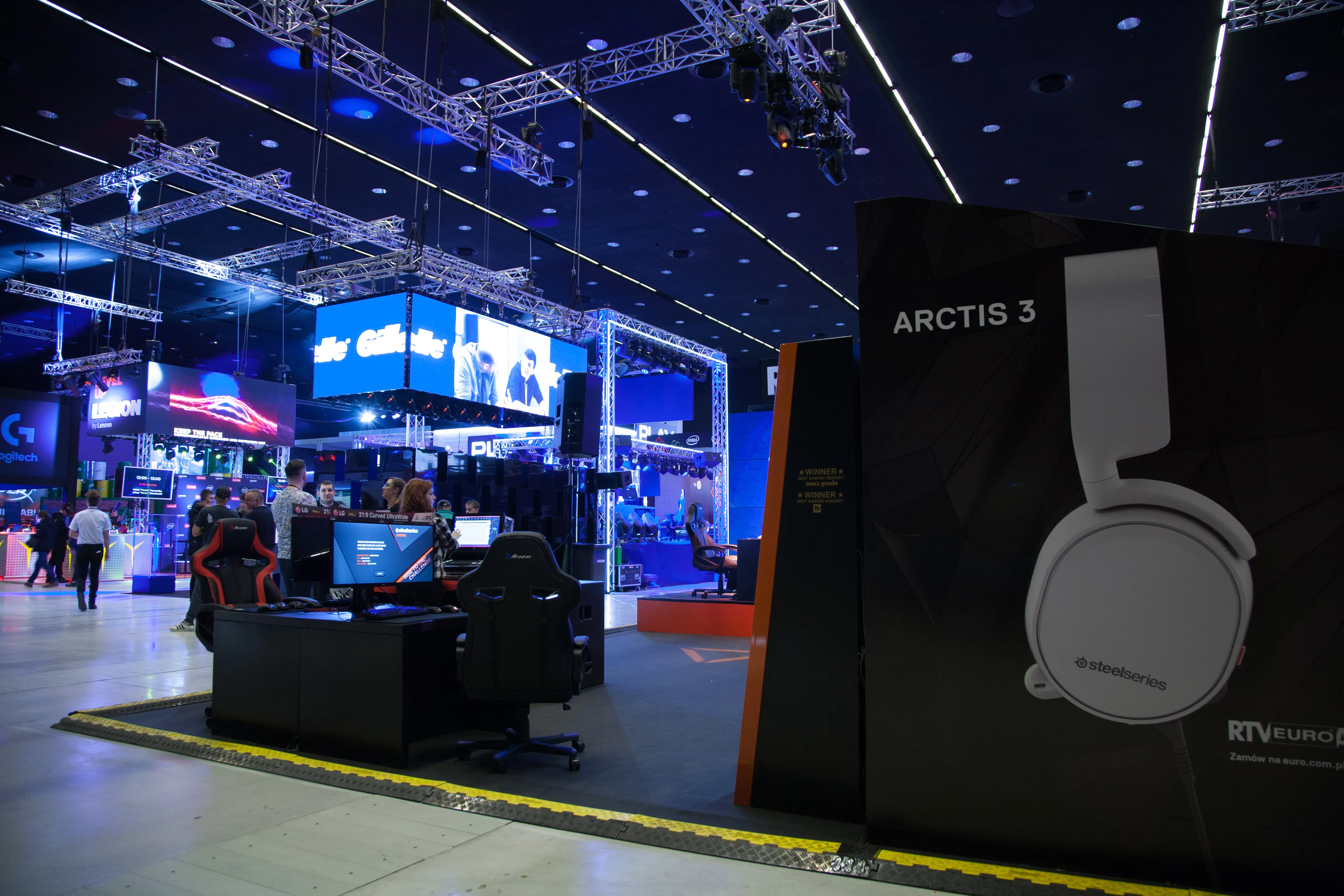 SteelSeries — Stoisko SteelSeries — RISE UP (2)