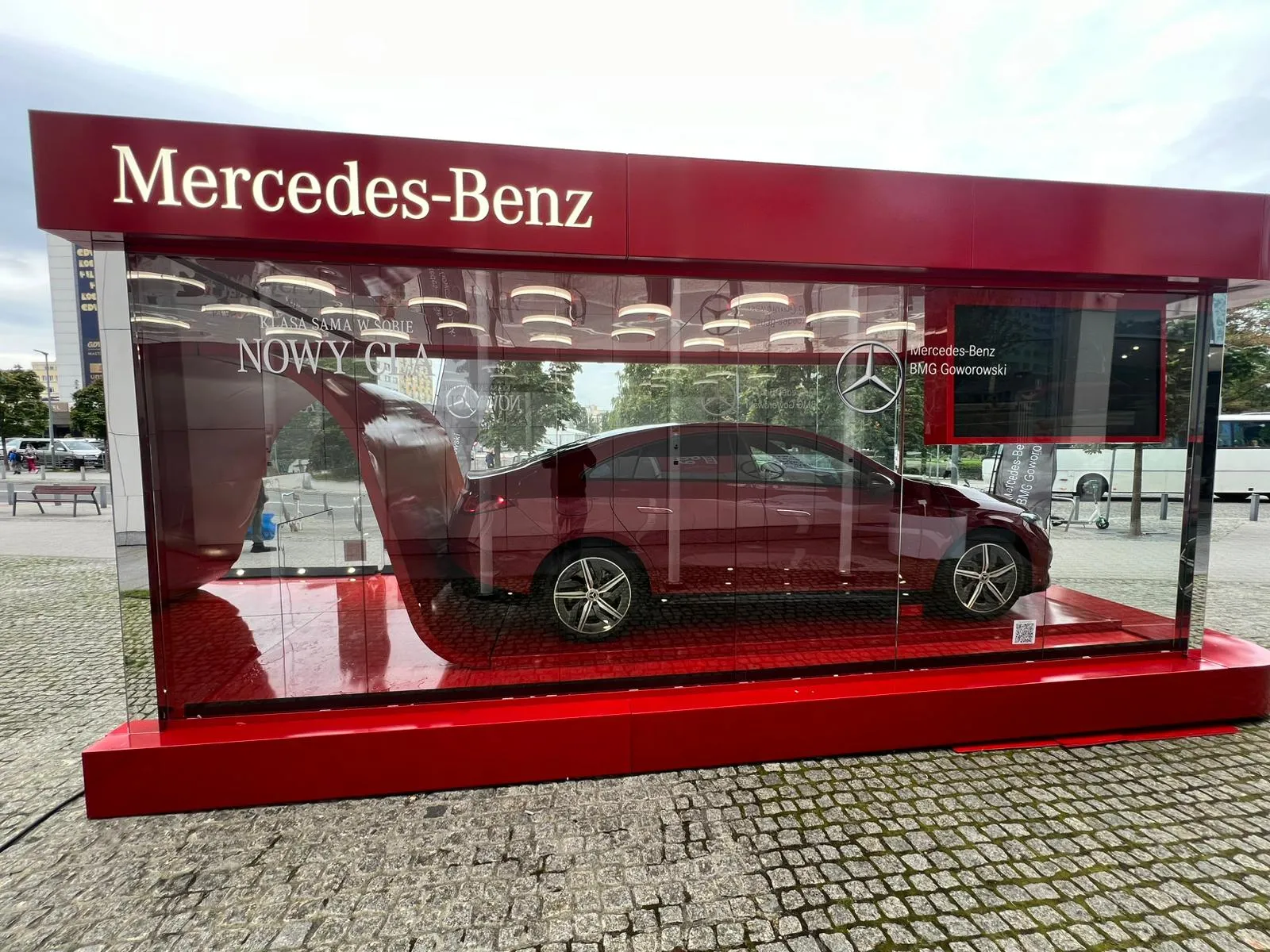 Mercedes-Benz — Mercedes — świetlny kubik z autem (4)